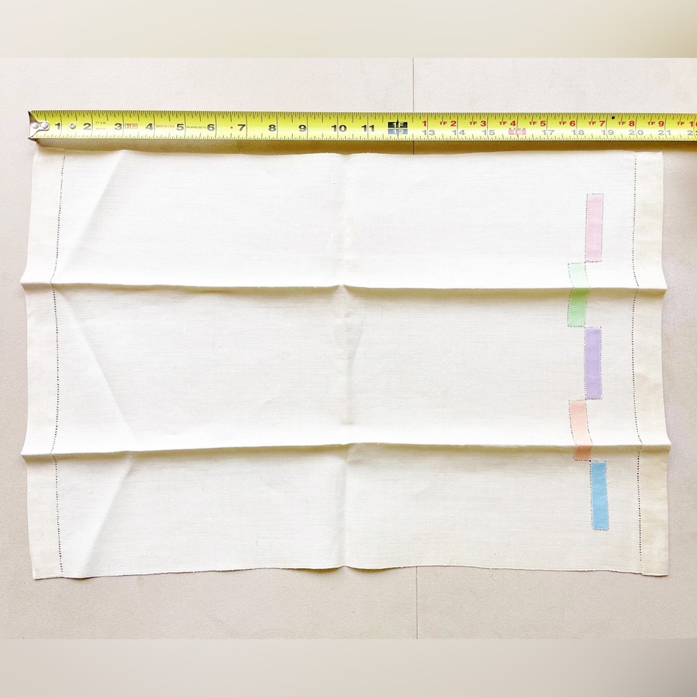 2 Vintage Geometric Small Linens - Picture 13 of 13